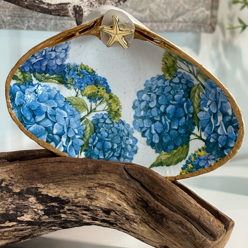 Handcrafted Decorative Clamshell